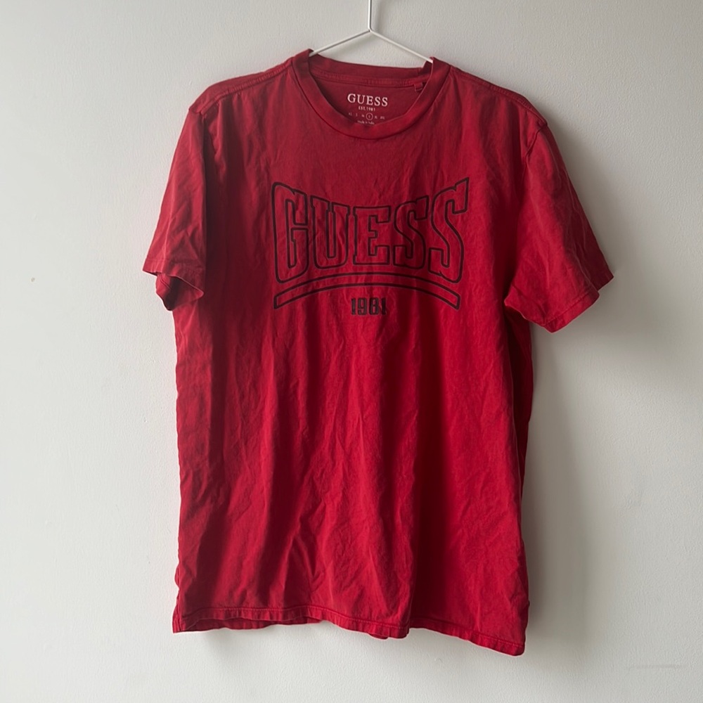 Men’s Large GUESS tee